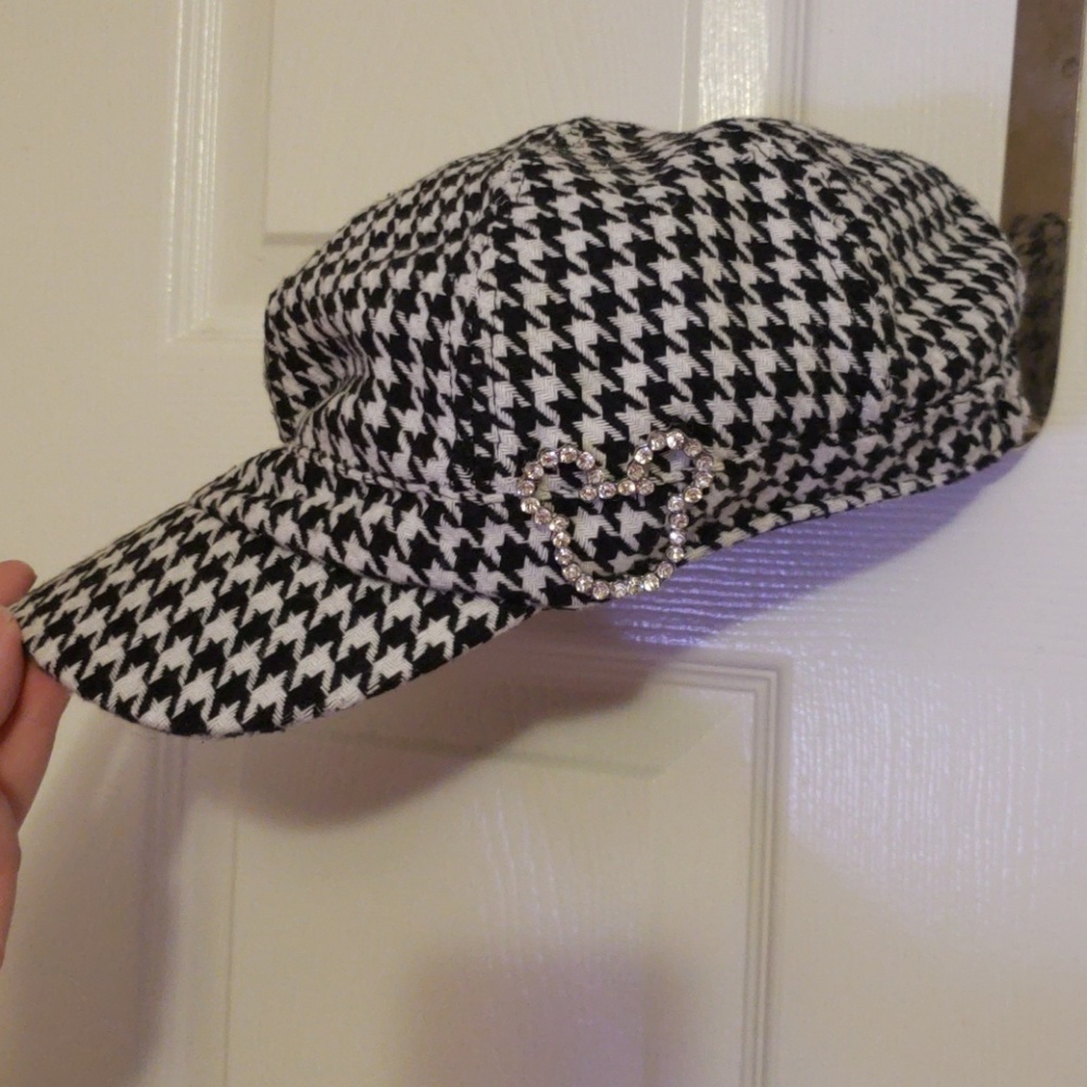 Herringbone newsboy cap with sparkling Mickey